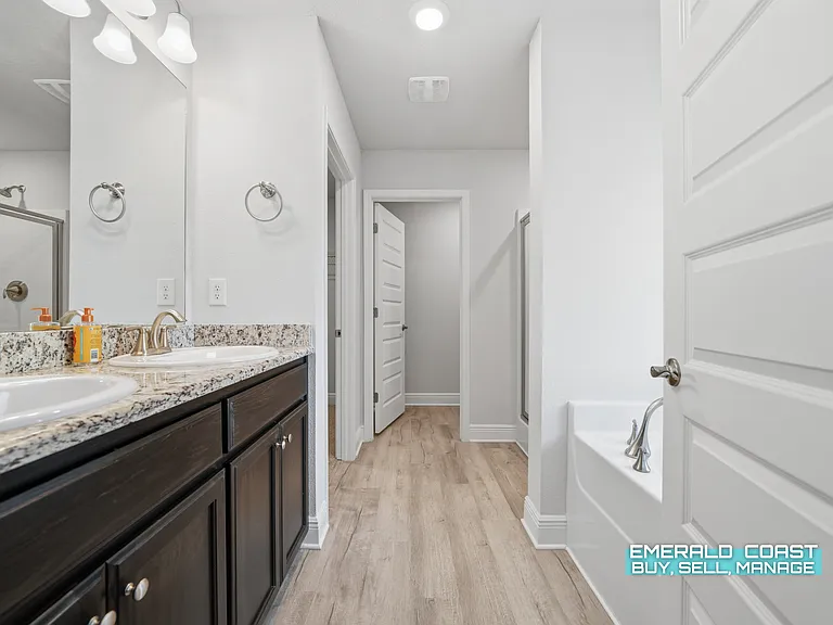 217 Baycliff Dr — Photo 23