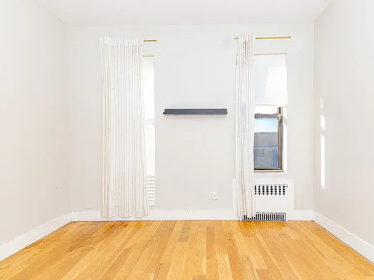 338 Melrose St #2E — Photo 4