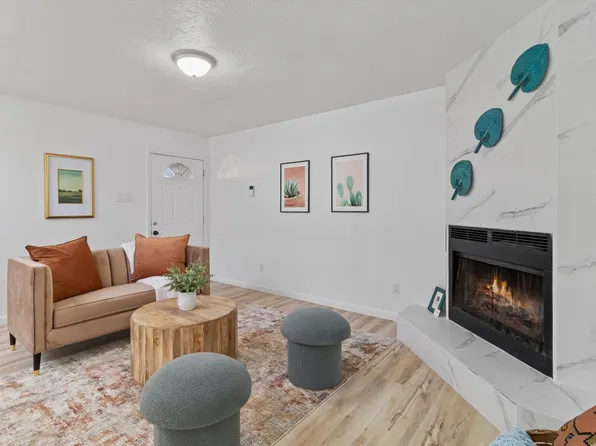 1468 Acequia Borrada W, Santa Fe, NM 87507