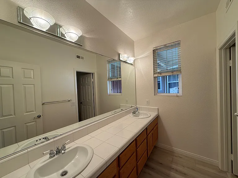 557 Plaza Del Cid — Photo 5