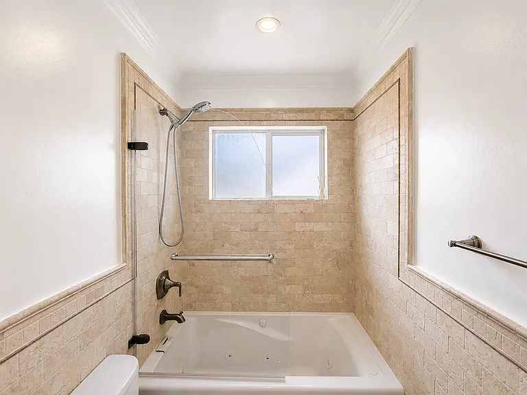 1027 20th St #2J — Photo 13