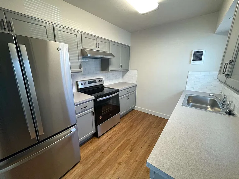 1648 Pearl St — Photo 7