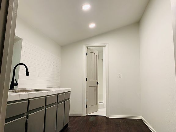 5th image of 605 W Neil Armstrong Pl