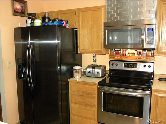 Another view of the kitchen. 