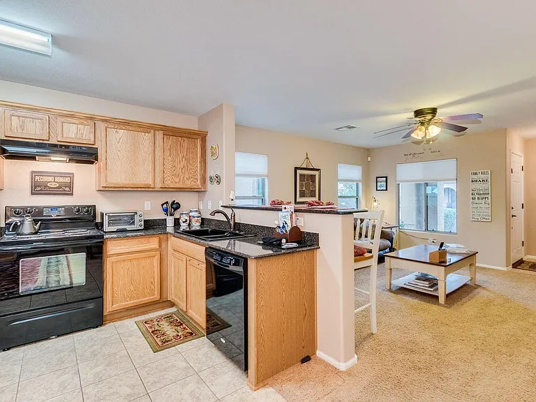 10829 W Mariposa Dr — Photo 2