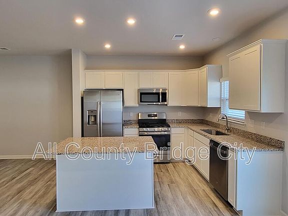 4th image of 147 Randwick Ln