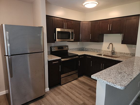 5th image of 325 Ashlawn Dr #6