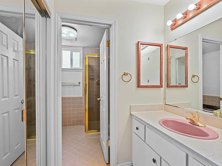 2340 Park Ave — Photo 16