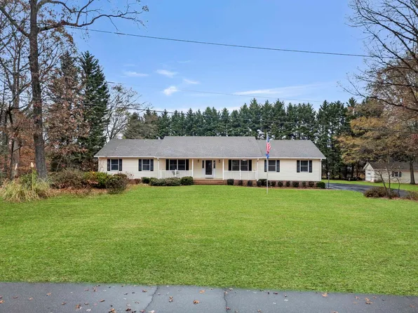 108 Cardinal Dr, Lyman, SC 29365