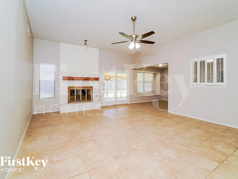 1702 Jay Schellman St — Photo 4
