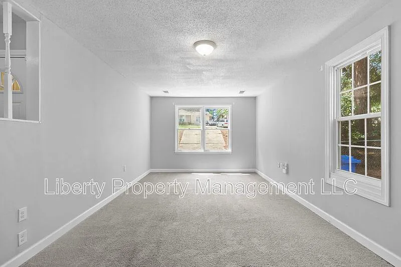 3 bed, 2.0 bath, 1398 sqft, $1,425 — Photo 4