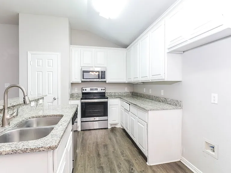 9308 Cynthia Ct — Photo 9