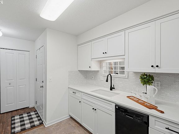 4th image of 10620 SW Davies Rd Unit 4