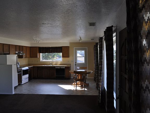 4th image of 1534 N Ivy St