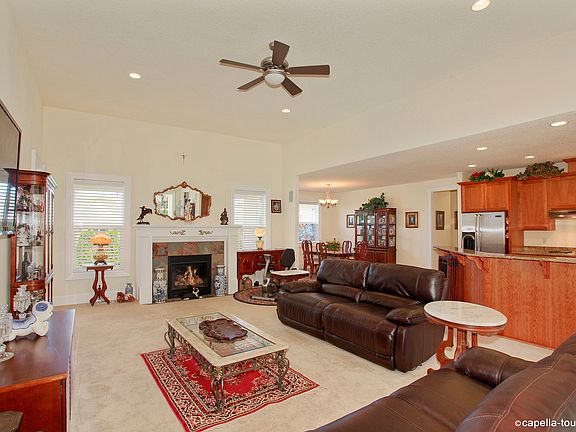 2nd image of 605 NE Sundance Ct