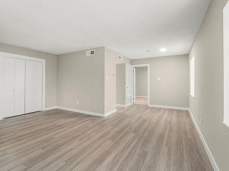 211 Louie St — Photo 11