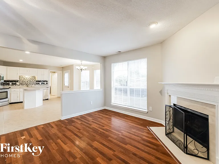 70 Center Oak Dr — Photo 4