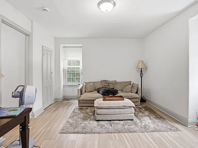 100 Potter St #6 — Photo 4