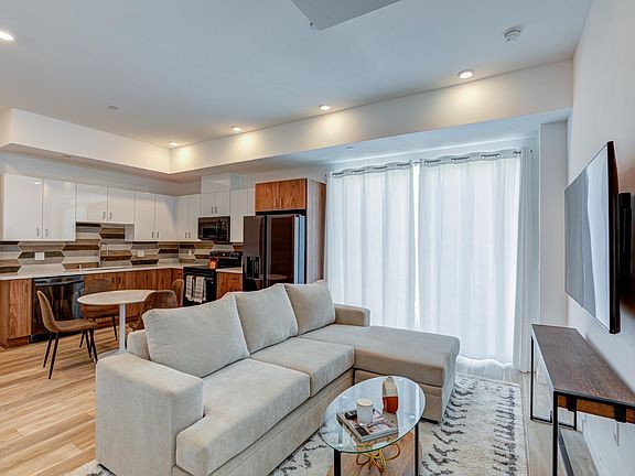 3rd image of 252 N Hoover St #504