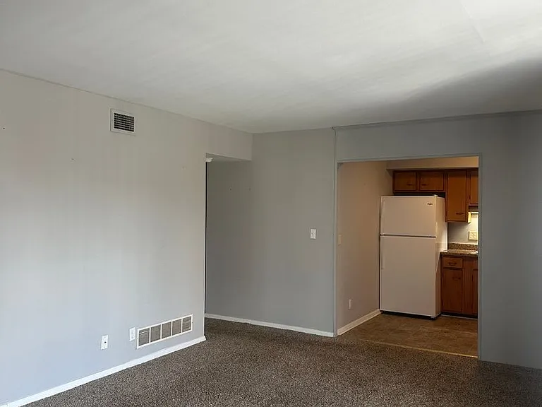 300-315 Moundale Ct — Photo 5