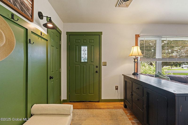 4th image of 129 Charlton Road