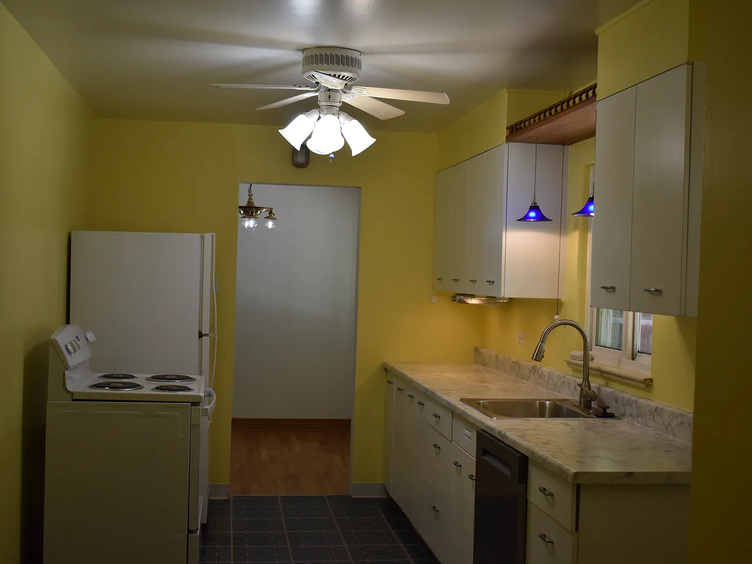 2 bed, 1036 sqft, $2,400 — Photo 3