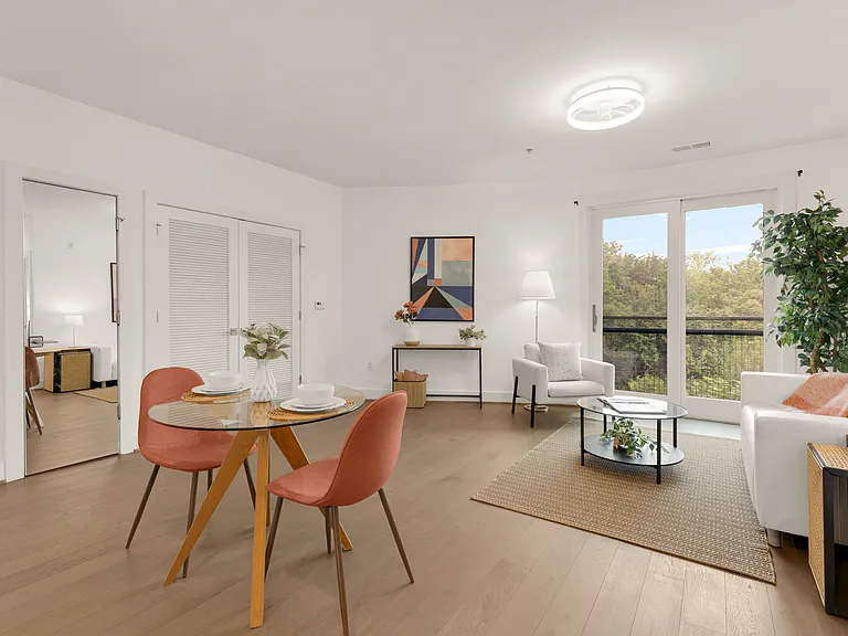 1500 Pennsylvania Ave SE #305 — Photo 4