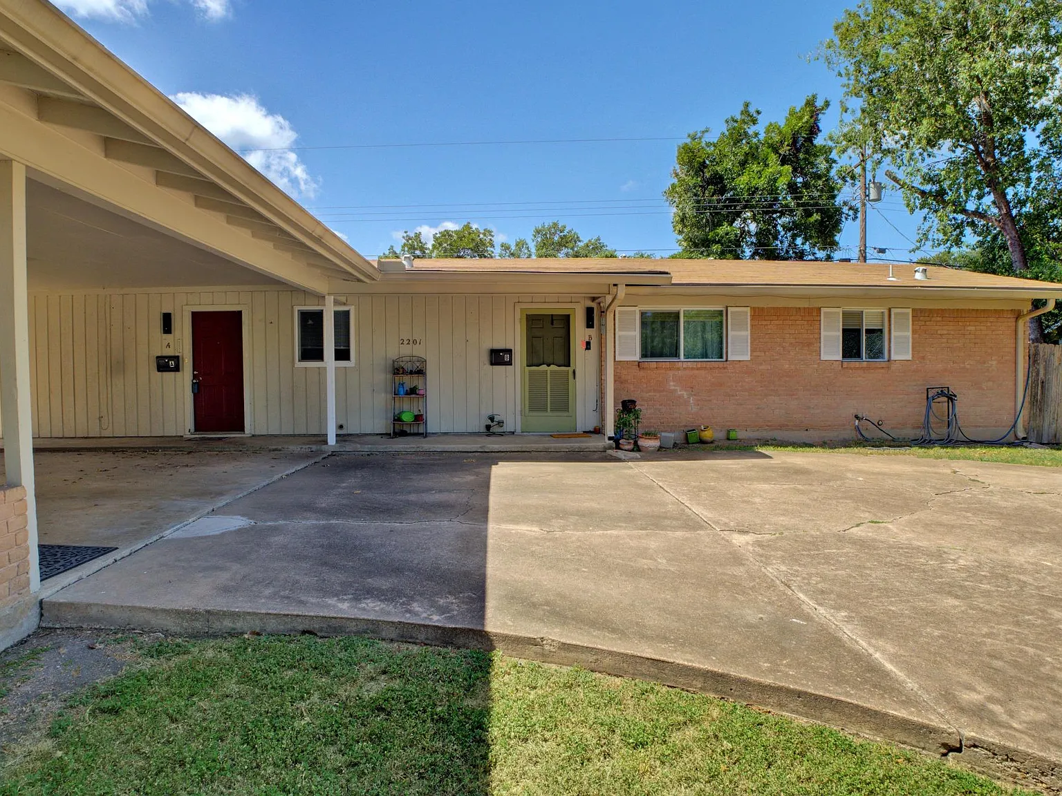 2 bed, 1.0 bath, 815 sqft, $1,495 — Photo 2
