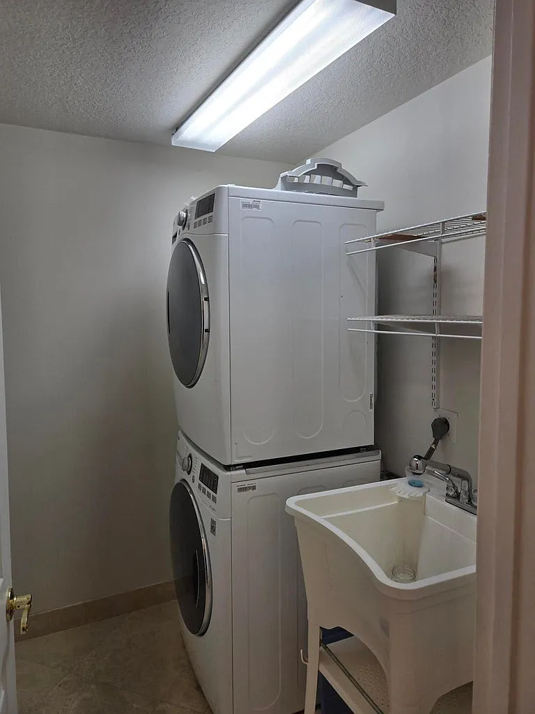 4 bed, 2.0 bath, 1797 sqft, $5,500 — Photo 2