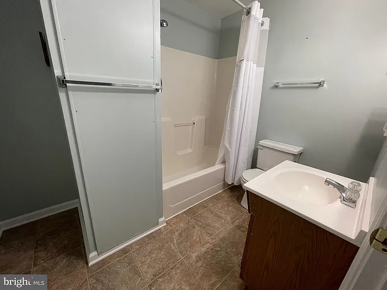 21707 Harrison St — Photo 30
