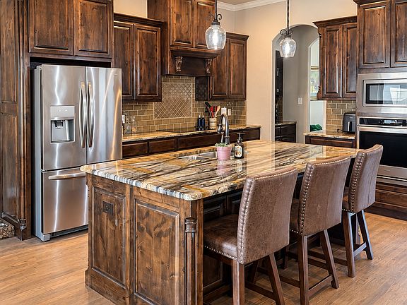 3rd image of 101 Sugartree Cir