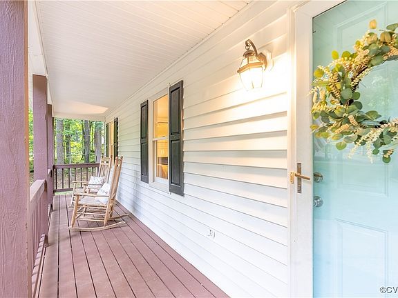 2nd image of 9845 Knobs Hill Ln