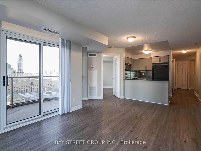 310 Burnhamthorpe Rd W #1913 — Photo 15