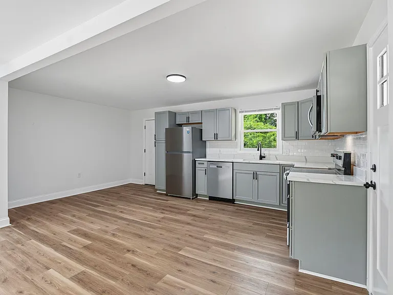 248 Lakeside Dr — Photo 9