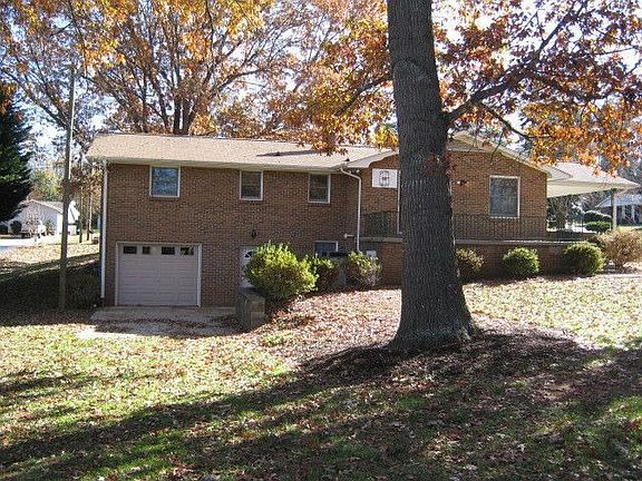 4th image of 3211 7th Street Dr NE