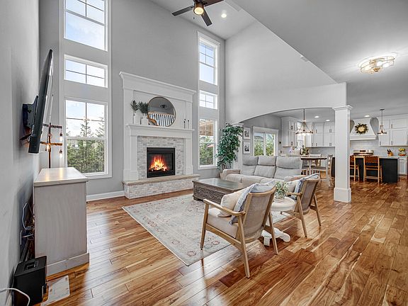4th image of 2204 Stirling Dr