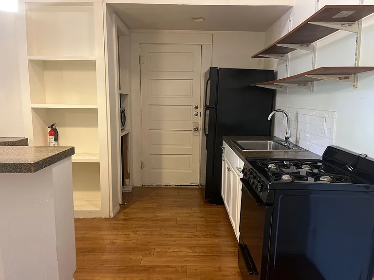 302 E 30th — Photo 8