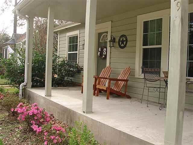 1st image of 229 E Circuit Dr