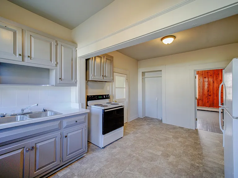 2415 Lancelot Ave — Photo 7