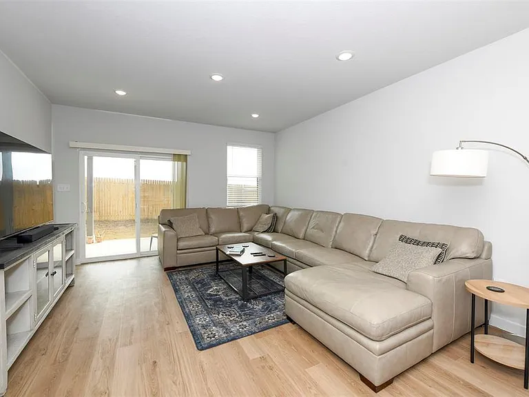 1419 Prynne St — Photo 8
