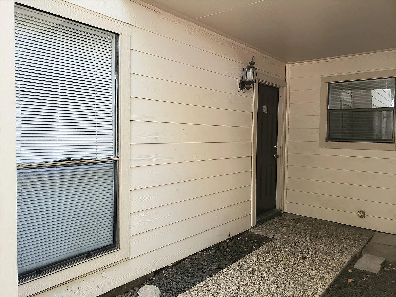 2 bed, 1.0 bath, 945 sqft, $1,350 — Photo 2