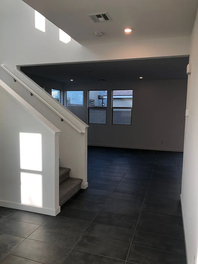 !!Coming Soon!! 3 Bedroom Stunning Home In Inspirada Over 2000 Sqft!! — Photo 3