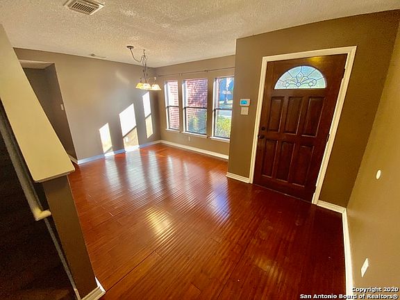 3rd image of 10527 Dugas Dr