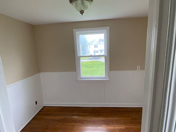 5th image of 11 Ellen Dr