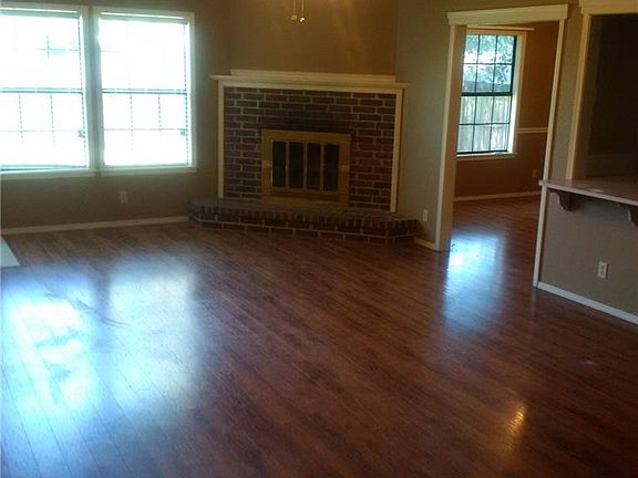 2nd image of 300 Pleasant View Ln