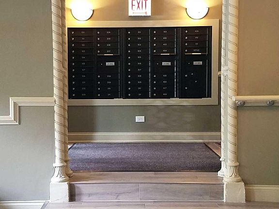 3rd image of 5111 S University Ave #84zddjwmy
