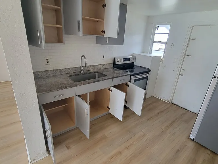 400 11th St W #409-B — Photo 2
