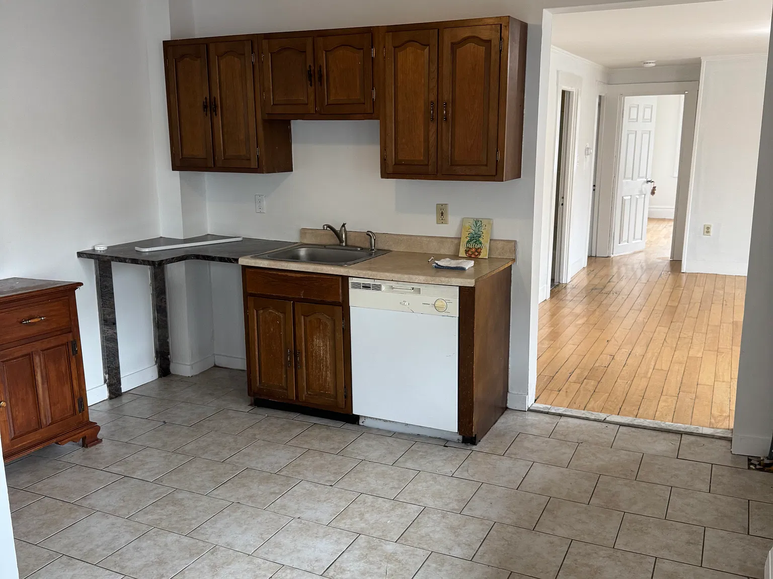 3 bed, 1100 sqft, $2,500 — Photo 2