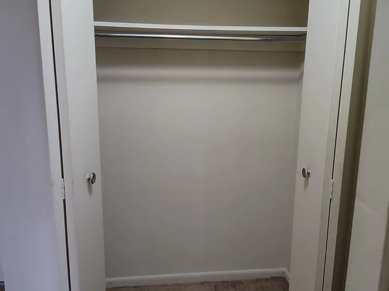 Windsor House Apartments — Photo 32