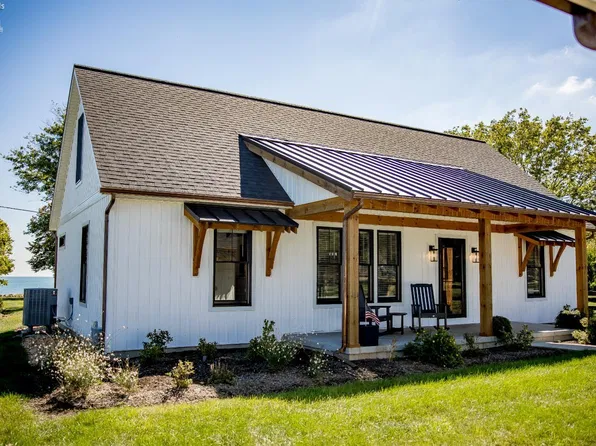 232 McGettigan Ln, Kelleys Island, OH 43438